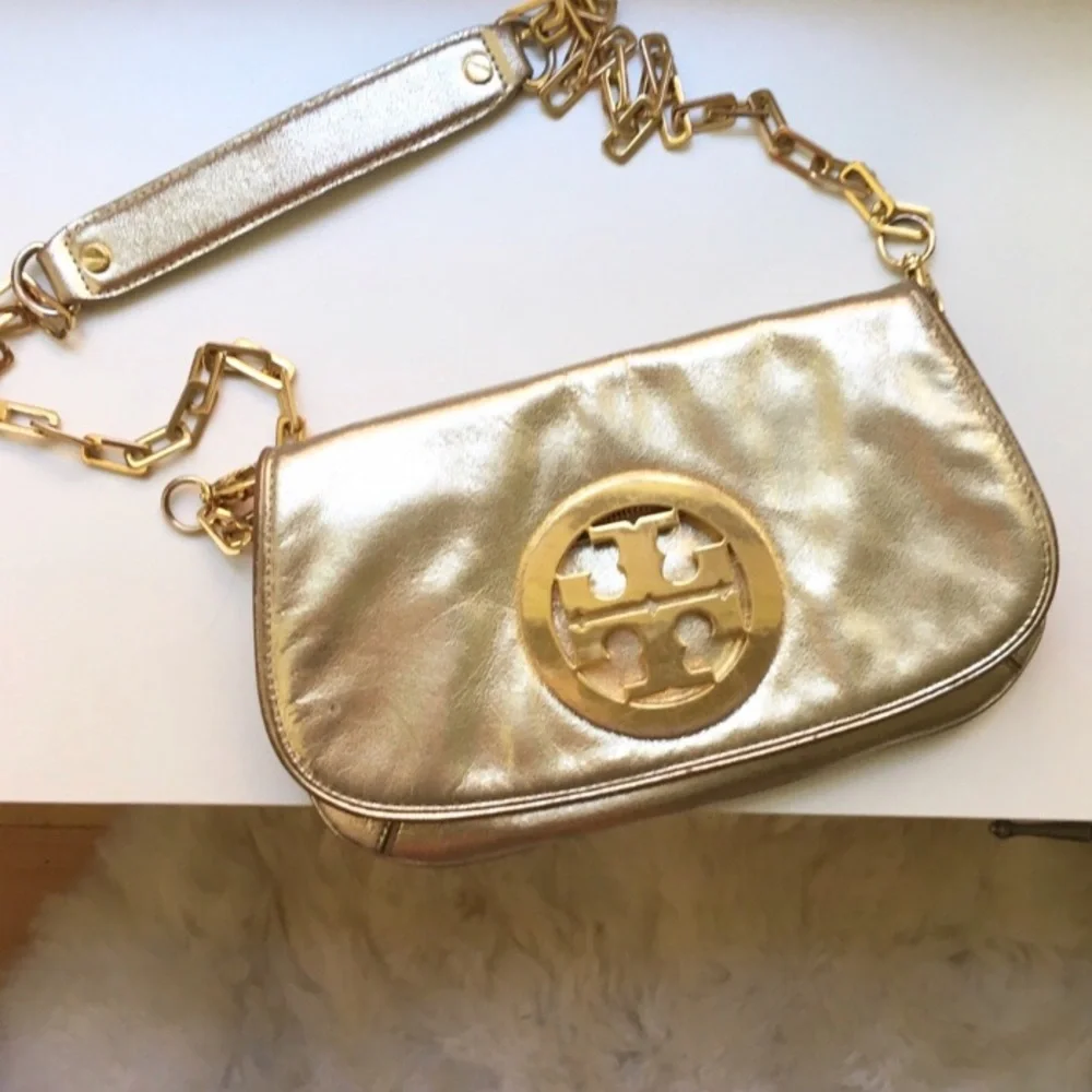 Tory Burch Amanda Crossbody Clutch in Gold